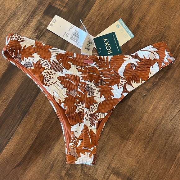 NWT Roxy bikini bottoms - Picture 2 of 2